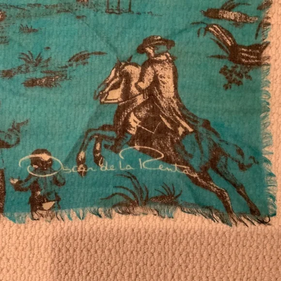 Oscar de la Renta Scarf/Shawl - Picture 3 of 3